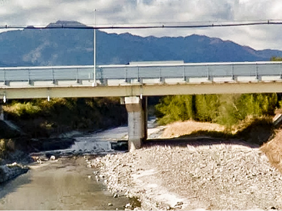 四日市IC拡幅に伴う橋梁工事の様子