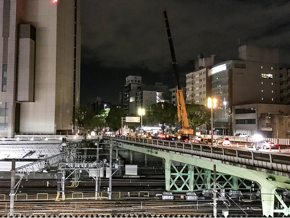 金山駅ホームドア新設に向けた基礎工事の様子